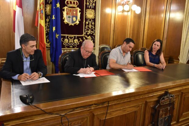 La Diputación de Cuenca y el Obispado firman un convenio para la rehabilitación del patrimonio por importe de 700.000 euros