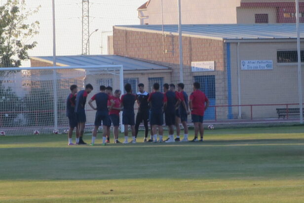 El CD Tarancon repite inicio de temporada liguera en Tercera Federación, con un encuentro de rivalidad, dos temporadas después, recibe en plenas fiestas patronales al equipo de San Clemente.