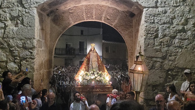 Tarancón recibe a su patrona la Stma. Virgen de Riánsares, con repique de campanas y un gran espectáculo de fuegos artificiales