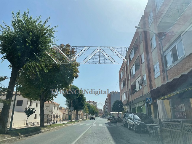 Ya ha comenzado a instalarse la iluminación festiva en las principales calles de Tarancón