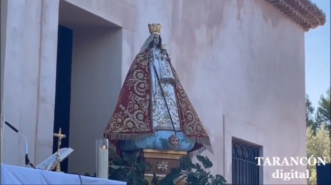Cientos de taranconeros acuden a la misa del alba en la Ermita de Riánsares cumpliendo la tradición