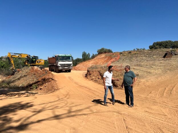 Se inician las obras de construcción de una glorieta en la CM-220 en Arcas en las que la Junta invertirá un presupuesto de más de 400.000 euros.