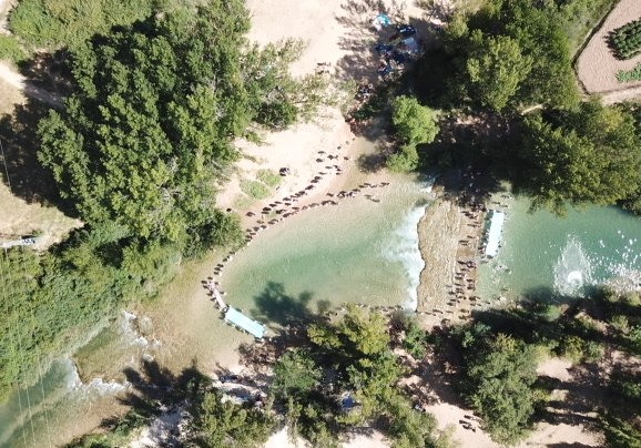 Gran participación en el “abrazo al agua” en 10 municipios de Cuenca para reclamar la protección de sus ríos, lagunas y acuíferos