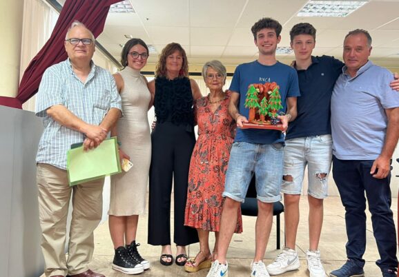 Rosalía Molina, enóloga y gerente de Altolandon, recogió este fin de semana en la Villa de Fuentes el Premio Serranía de Cuenca 2023 que concede la entidad cultural Adesercu