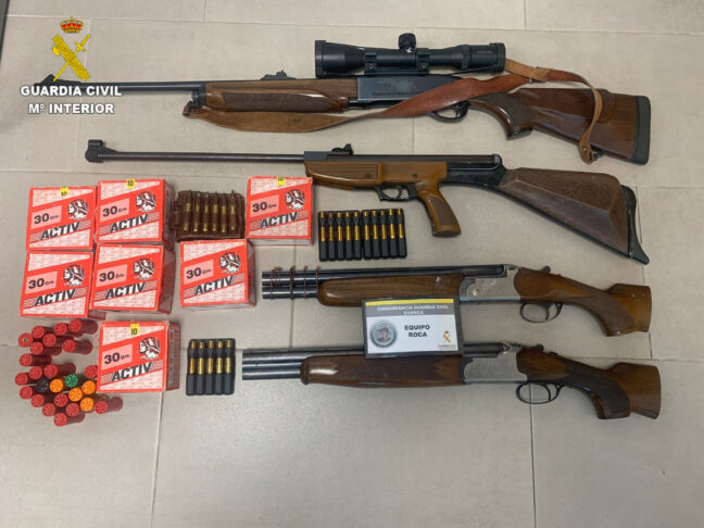La Guardia Civil detiene a una persona  por delitos de robo, daños y tenencia ilícita de armas