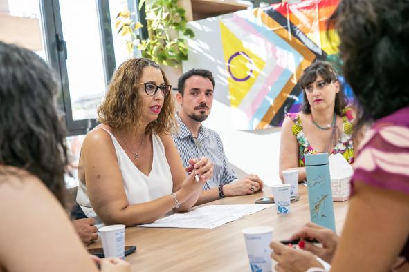Castilla-La Mancha amplía su servicio de atención telefónica a personas LGTBI con la línea estatal 028 ‘Arco Iris’, confidencial y gratuita las 24 horas del día