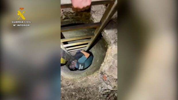 Rescatado un perro que  había caído a un pozo en Tarancón