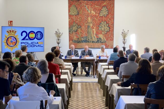 La subdelegada del Gobierno inaugura en Cuenca la jornada de sanidad policial