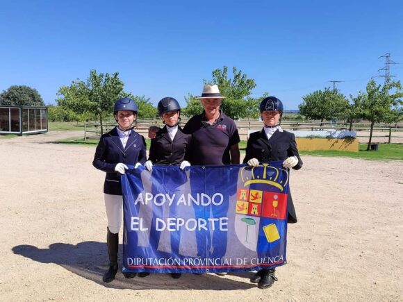 Las tres amazonas del Equidepor Víctor Navarro de Tarancon, lograron podium en el Concurso Territorial de Doma clásica del Centro Ecuestre Antares