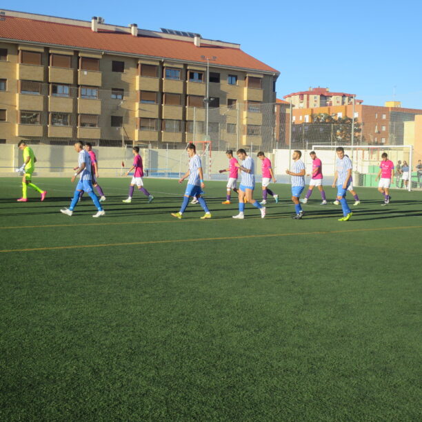 1-2 La actuación arbitral desequilibra el encuentro entre la EFB Jesús de la Ossa y el CD Promesas Guadalajara, en el primer partido en casa de los blanquiazules.