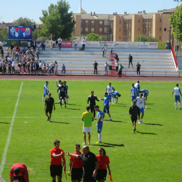 Un error en defensa, cuando mejor estaba iniciando el partido, “penaliza” al CD Tarancón con los tres puntos ante La Solana CF 0-1.