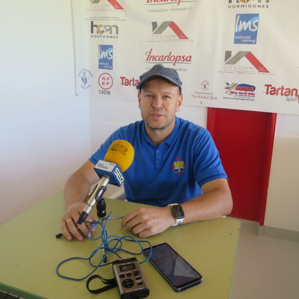 Armindo Acecon, entrenador de La Solana CF tiene claro que ha sido “Tres puntos muy importantes y muy sufridos” y reconoce que “Hoy hoy no podía jugar de tu a tu al Tarancon”