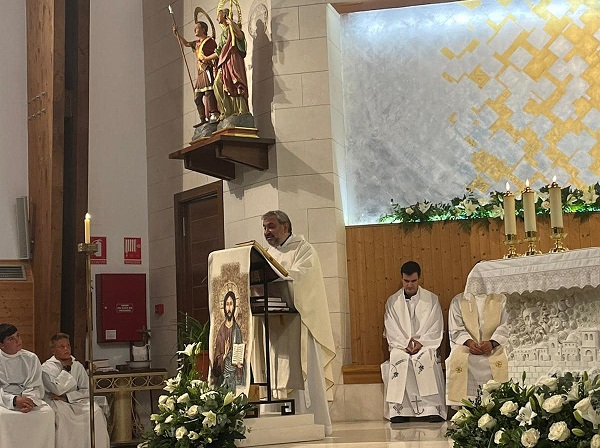El párroco de San Víctor y Santa Corona en Tarancón Miguel Angel Caballero ha celebrado este fin de semana sus bodas de plata como sacerdote