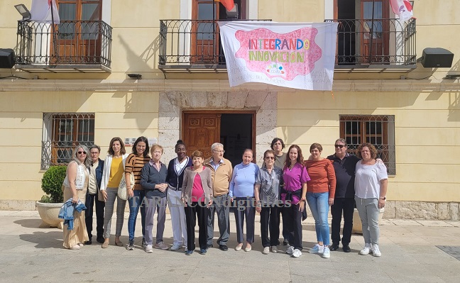 El Ayuntamiento de Tarancón luce desde hoy la pancarta conmemorativa del Día Mundial del Alzheimer bajo el lema «Integrando Innovación»