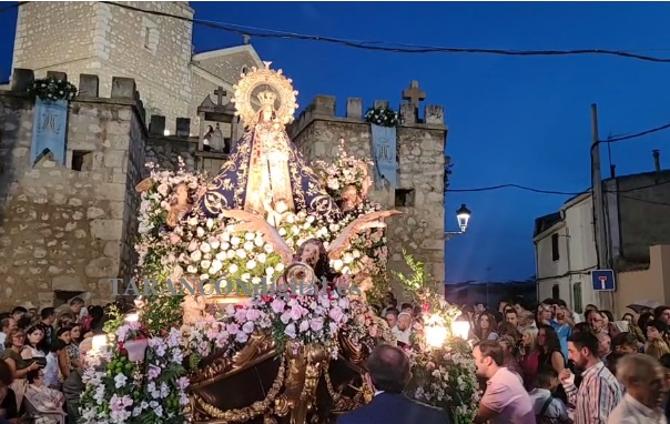 La imagen de la Virgen de Riánsares bellísima por las calles de Tarancón en el día grande de las Fiestas