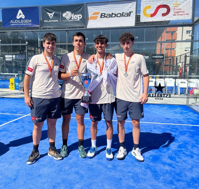 Francisco Parra de Juan, joven jugador de Padel taranconero, con un mes de septiembre intenso, logra el subcampeonato de España Junior con la selección de Madrid, en cuyo equipo forma parte.