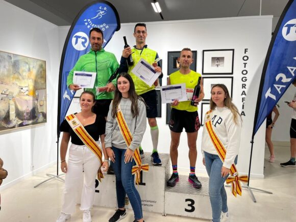 Aunque mermó la participación, la lluvia caída apenas dos horas antes, no pudo con la aplazada Milla Urbana “Ciudad de Tarancón” que llenó de expectación la céntrica Avenida Miguel de Cervantes