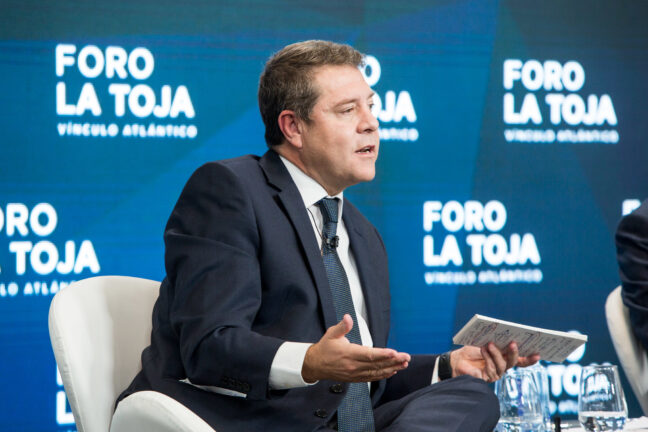 El presidente García-Page advierte al independentismo de que “el camino de baldosas amarillas” es “tortuoso” y “acaba en ninguna parte”