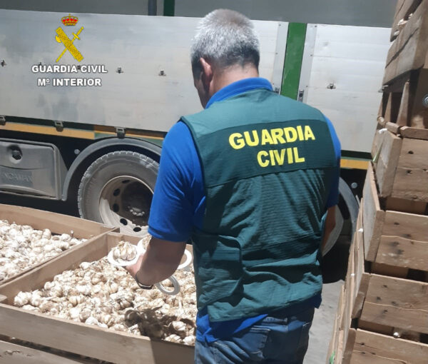 La Guardia Civil investiga tres personas  por delito de apropiación indebida y  estafa