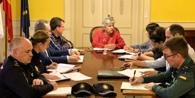 La subdelegada del Gobierno en Cuenca preside la reunión de evaluación del Plan Director de Centros Educativos