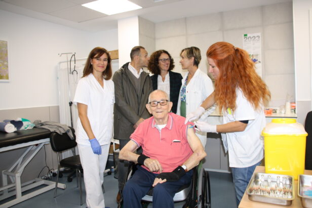 Sanidad hace un llamamiento para que la población más vulnerable de Cuenca se vacune frente a la gripe para evitar enfermedades graves