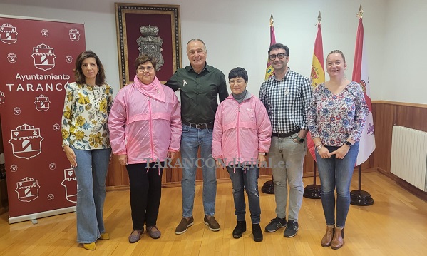 La Asociación de Lucha contra el Cáncer en Tarancón conmemora hoy el día internacional contra el cáncer de mama