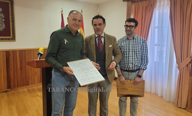 El Ayuntamiento de Tarancón ha recibido hoy el manuscrito de la obra musical «Canto a Castilla La Mancha» de José Zárate y Rodríguez de Gaspar