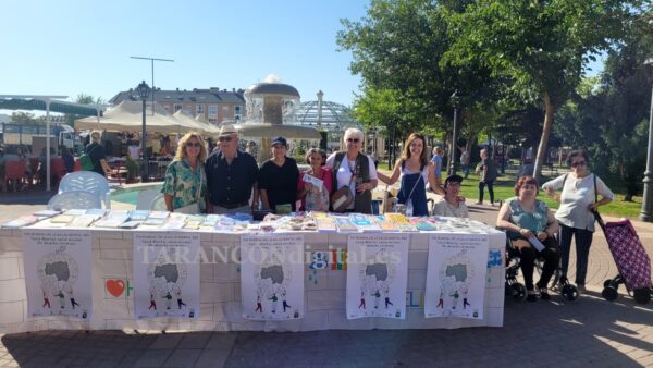 Nueva Luz de Tarancón continúa con las actividades de la Semana de Salud Mental hoy mesa informativa en el mercadillo