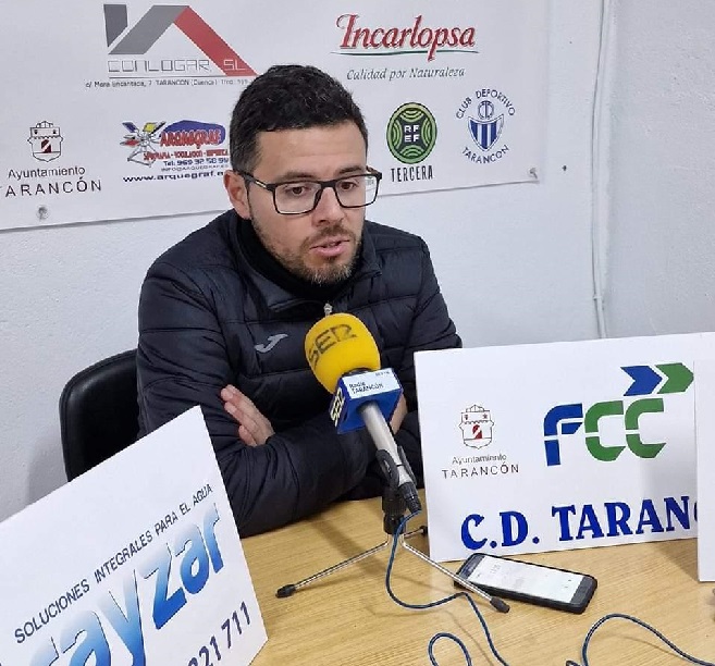Jorge Cañete, entrenador del CD Tarancón tras el empate en Torrijos “Era una intención clara de ganar y creo que en muchas fases del partido se ha visto que el equipo ha ido a por él” pero el “punto fuera de casa es positivo”