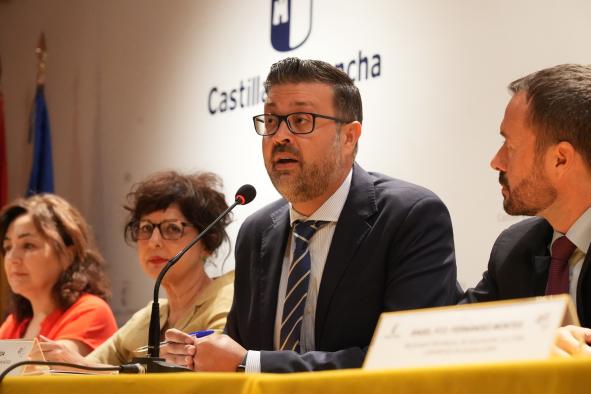 El Gobierno regional reafirma su apuesta por la escuela rural tras la reapertura del colegio de Peñalver, cerrado durante más de dos décadas