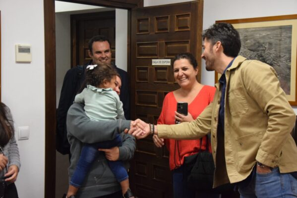 La Diputación, el Ayuntamiento de Belmonte y el Secretario de Reto Demográfico mantienen una reunión con las familias del Proyecto Arraigo