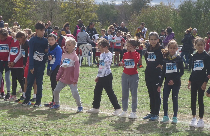 Casi tres centenares de atletas sub 12 a absolutos, clasificados en la primera prueba del Campeonato Provincial de Campo a Través “Somos Deportes” celebrada en el circuito Juan Carlos de la Ossa de Tarancón, primera de las pruebas Circuito Provincial de Cross.
