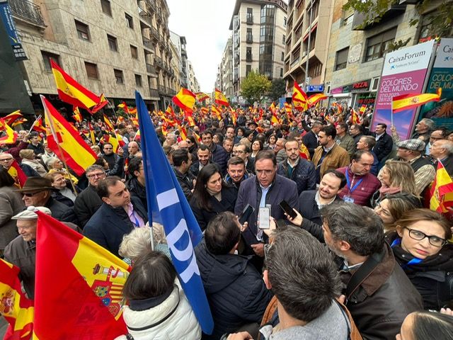 4.000 personas claman en Cuenca por la igualdad y en defensa de la unidad de España