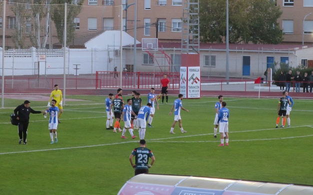 Un efectista CD Cazalegas Élite Ebora Formación, se lleva los tres puntos del Estadio Municipal 2-4 Excesivo “castigo” para el CD Tarancón, que creó mas ocasiones ante el marco de Soto y remontó un 0-2 en acertado arreón.