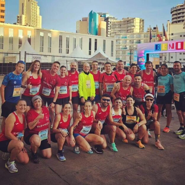 Alrededor de una treintena de atletas del CD Atletismo Tarancón participan en Benidorm Half 2023, en los 10 y 21 km, en una gratificante experiencia atlética.