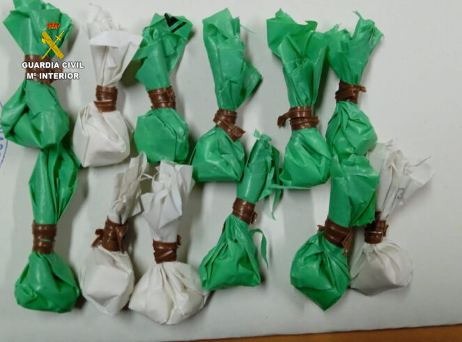 La Guardia Civil detiene a dos personas por tráfico de drogas y robo con fuerza