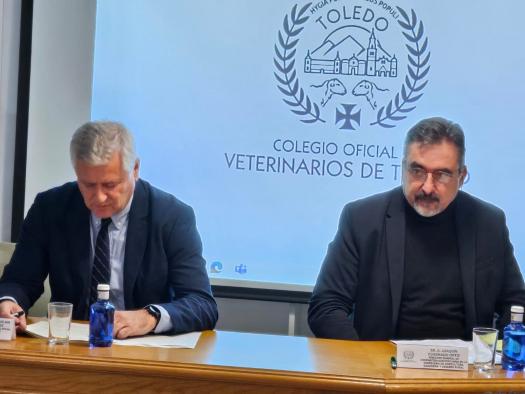 El Gobierno regional apoya la labor de los veterinarios en su trabajo contra las nuevas enfermedades que afectan a la ganadería