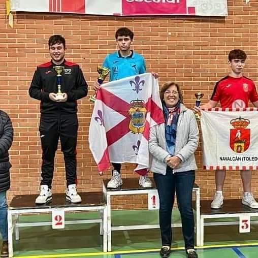 En el Campeonato Zonal de Tenis de Mesa disputado en Alcázar de San Juan, el Club Tenis de Mesa Tarancon, clasifica para el Campeonato de España a seis raquetas.