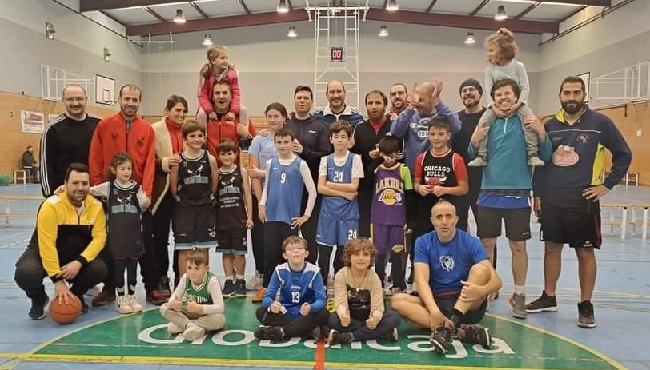 Jornada de baloncesto para despedir el año, uniendo pasado y futuro de este deporte en Tarancón.