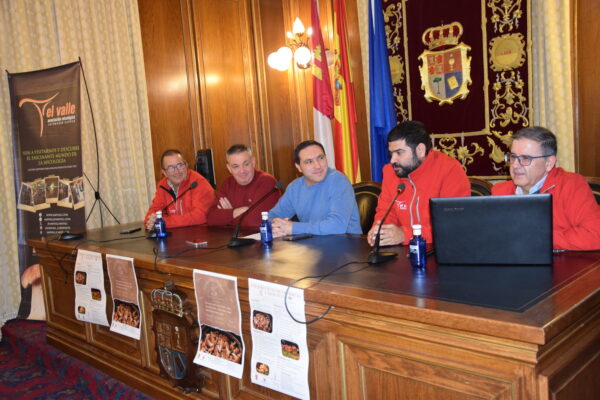 La Diputación de Cuenca quiere abrir líneas de colaboración para impulsar el cultivo de setas en la provincia a través del CIES
