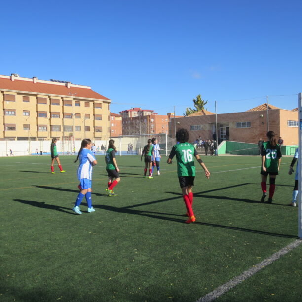 En la liga Regional Cadete y sector asociado infantil, así como la Interescuelas, no ha tenido buenos resultados para los equipos de la EFB Jesús de la Ossa de Tarancón, en la jornada previa al puente.