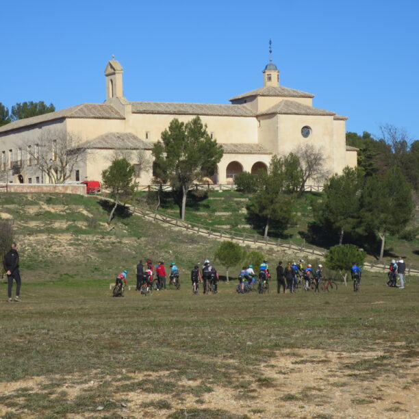 Alrededor de una treintena de ciclistas de diferente categoría tanto masculino como femenino, han tomado parre en la Jornada de Tecnificación de Ciclo cross, dirigida por el seleccionado Regional en el circuito Riánsares de Tarancón.