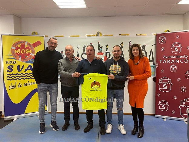 Presentada en la Piscina Municipal de Tarancón la V edición de la iniciativa solidaria «Brazadas por la Vida» que se celebrará el 30 de diciembre