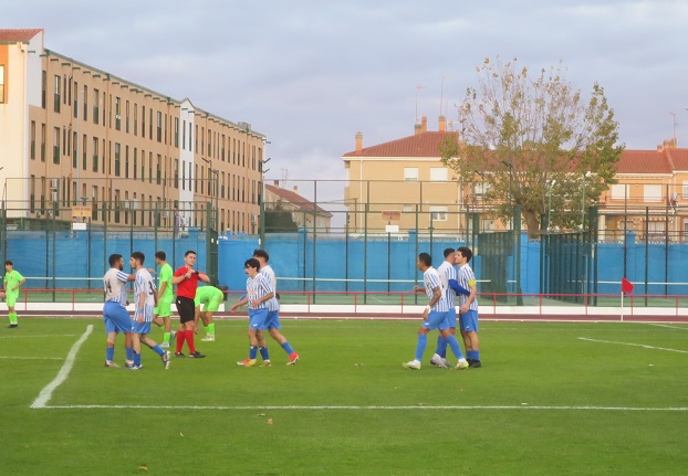 El enrachado equipo Promesas de la EFB Jesús de la Ossa, viaja a Recas para seguir presionando la cabeza del grupo IV de Primera Autonómica Ante el Recas CF jugara la vecina localidad de Lominchar esta décimo tercera jornada.