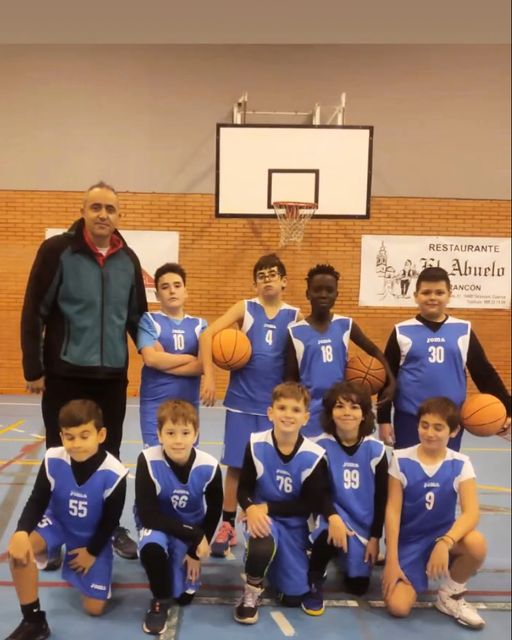 Desplazamiento para el equipo Junior a Villa D. Fadrique, los senior reciben al líder del grupo este domingo.