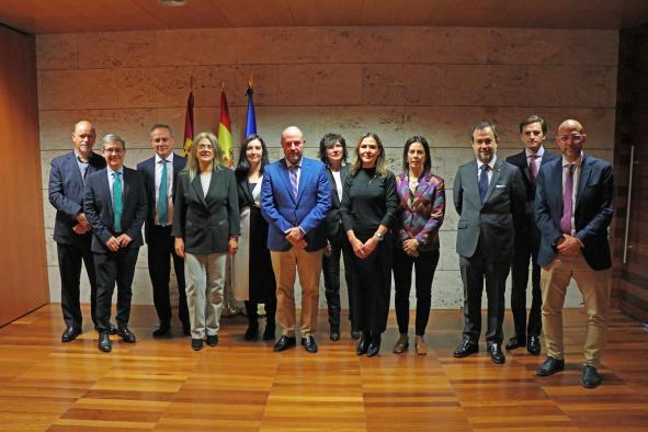 El Gobierno regional y el Consejo de Colegios de Farmacéuticos de Castilla-La Mancha firman un convenio para la entrega de medicamentos de dispensación hospitalaria en zonas de despoblación