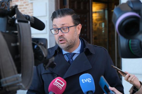Castilla-La Mancha tiende la mano al Ministerio para prohibir el uso de los teléfonos móviles en las aulas de Infantil y Primaria y regularlo en Secundaria