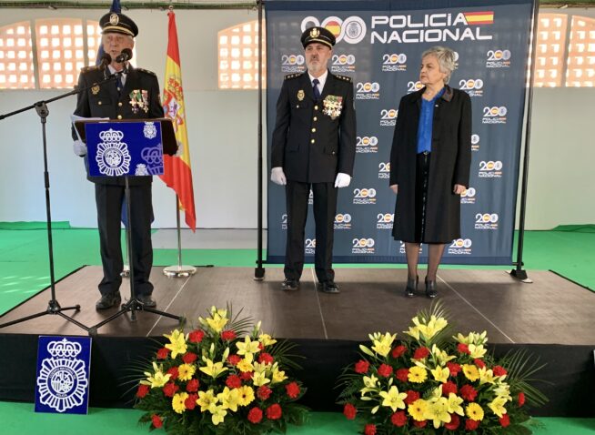 La subdelegada del Gobierno destaca el compromiso y la vocación de servicio público de la Policía Nacional en el 200 aniversario