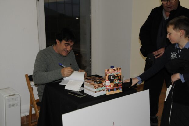 Paco Auñón presenta su libro y una antología navideña en la Fundación Antonio Pérez