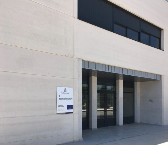 El Gobierno regional se compromete a estudiar con la comunidad educativa la ampliación de las enseñanzas en el IES Luisa Sigea de Tarancón de cara al curso 2025-2026